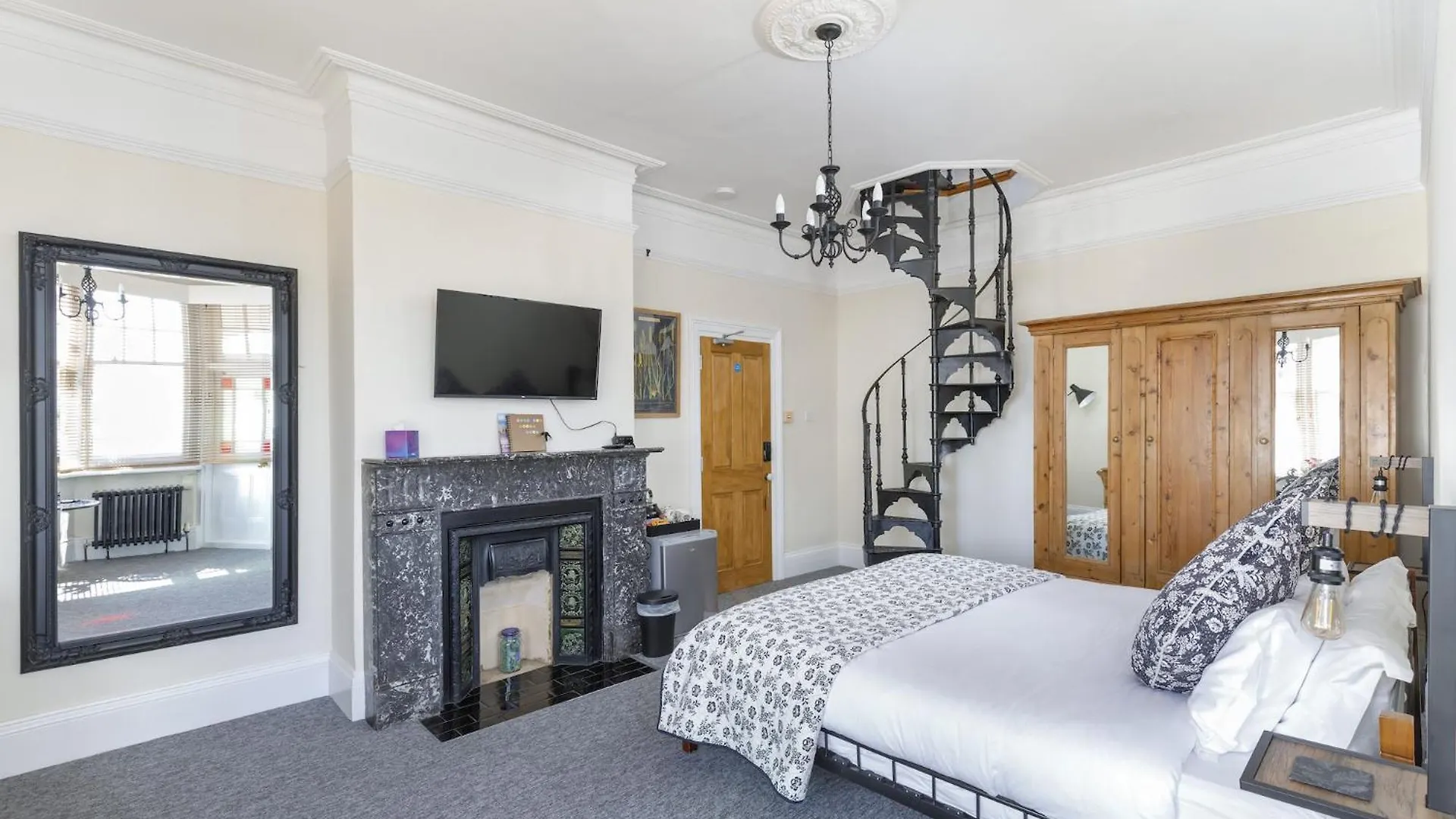 Finest Retreats - Pittodrie Guest House - Apartment 6 Hove